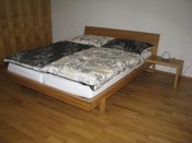Atypická robustní postel na míru