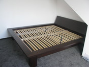 Originální robustní postel na míru