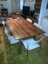 Jídelní stůl - dub masiv, ocelové podnoží