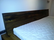 Luxusní postel na míru z masivních dubových trámů